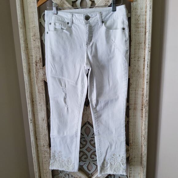 a.n.a. Women's Embroidered Distressed Raw Hem Denim Jeans in White - Picture 1 of 7